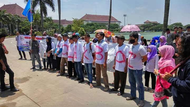 Tolak BOT, Puluhan Pedagang Duduki Gedung DPRD