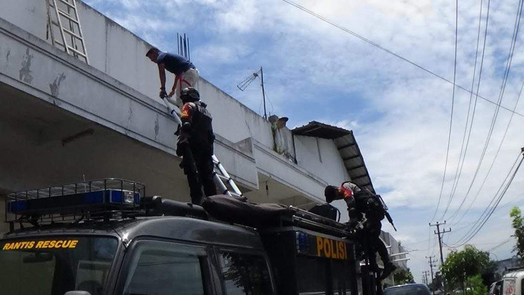 "Sekap Korban, Perampok Akhirnya Ditembak Mati Polisi" "Sekap Korban, Perampok Akhirnya Ditembak Mati Polisi"