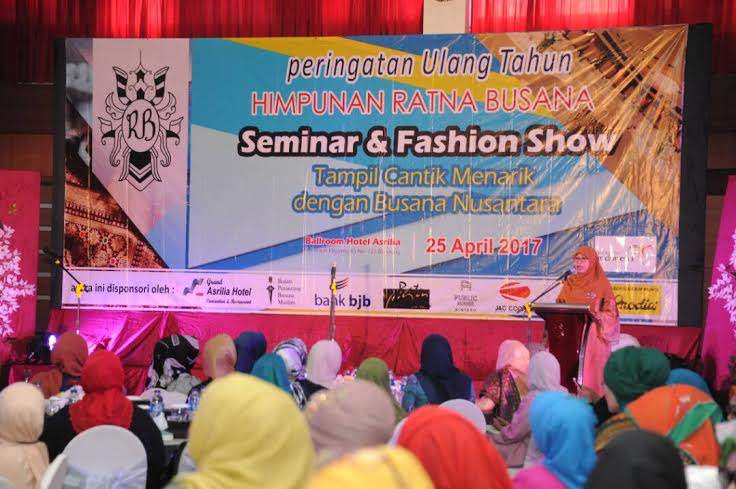 Percaya Diri, Jangan Sampai Bangga Dengan Budaya Lain