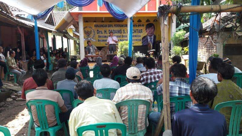 Warga Lemahmulya Keluhkan Pendangkalan Irigasi Warga Lemahmulya Keluhkan Pendangkalan Irigasi