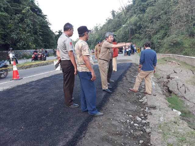 DBMTR Jabar Langsung Perbaiki Tanah Amblas Di Jalur Cirebon - Kuningan