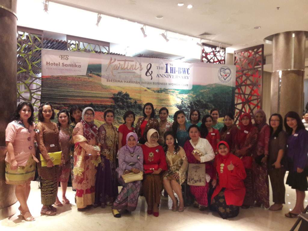 HS Premiere Kota Harapan Indah Gelar Makan Malam Bertema Kartini