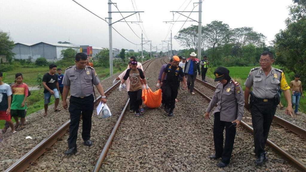 Pria Setengah Baya Tewas Tertabrak KA Barang