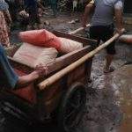 Polisi Bantu Pembangunan Gedung Sekolah Di Tasik Kota