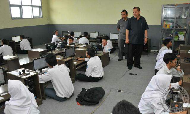 Tinggal 16 Persen Siswa di Jabar yang Masih Melaksanakan UNKP