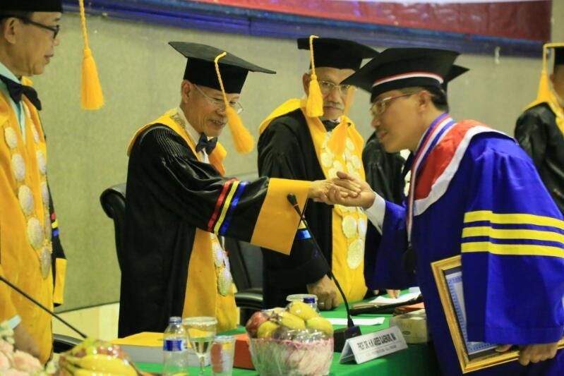 Selamat..!! Bupati Cirebon Raih Gelar Doktor Ilmu Pemerintahan