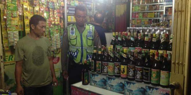Penjual Miras Berkedok Penjual Jamu Terus Dirazia Polisi Penjual Miras Berkedok Penjual Jamu Terus Dirazia Polisi