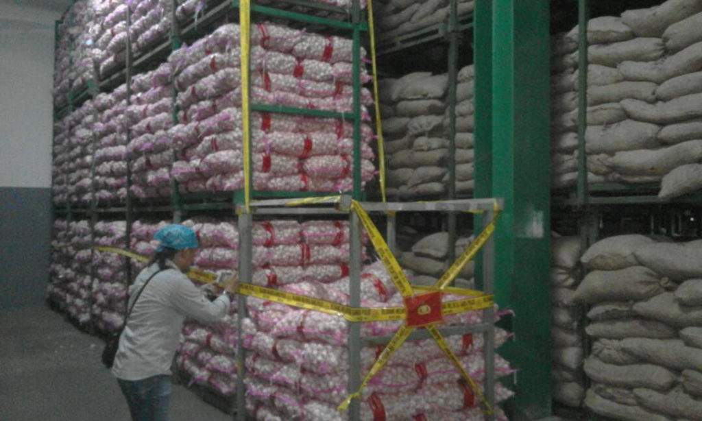 Gudang Penimbunan Bawang Putih Milik PT TPI Digerebek Polisi