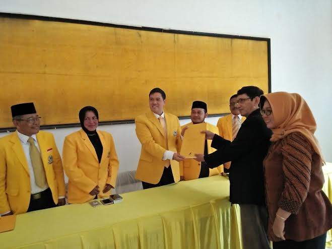 Kembalikan Berkas Bacabup, Dadang "Ngarep" Rekom Golkar & Demokrat