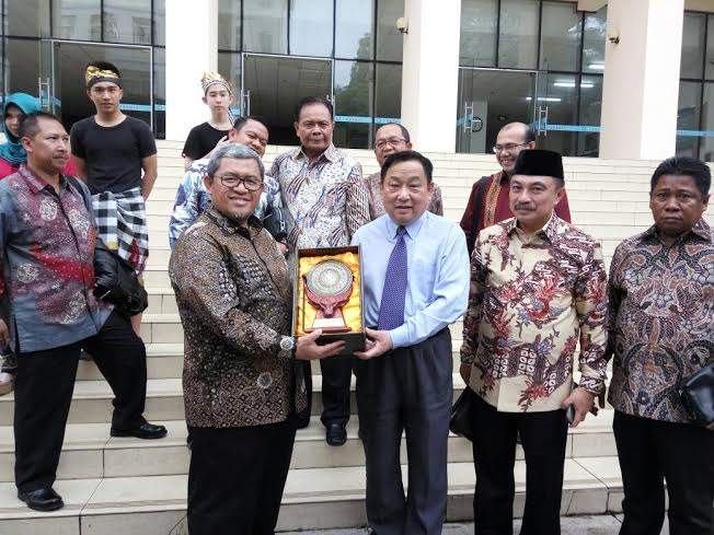 Lawatan Kerja ke Tiongkok, Gubernur Jadi Tamu Kehormatan Guangxi University of Nationalities