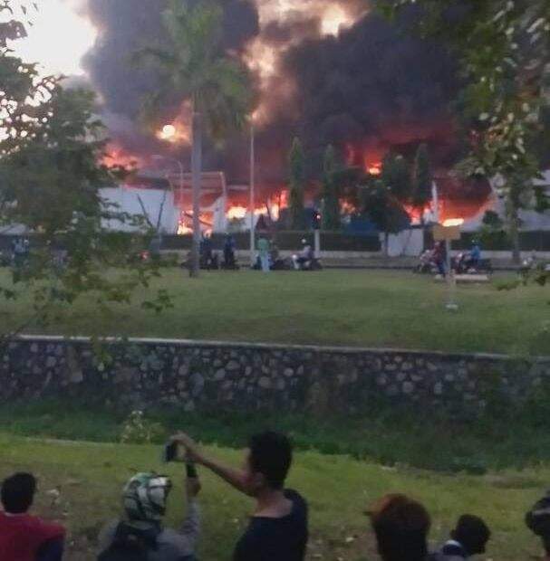 Pabrik Plastik Di Jababeka Kebakaran Delapan Jam Baru Bisa Dipadamkan Pabrik Plastik Di Jababeka Kebakaran Delapan Jam Baru Bisa Dipadamkan