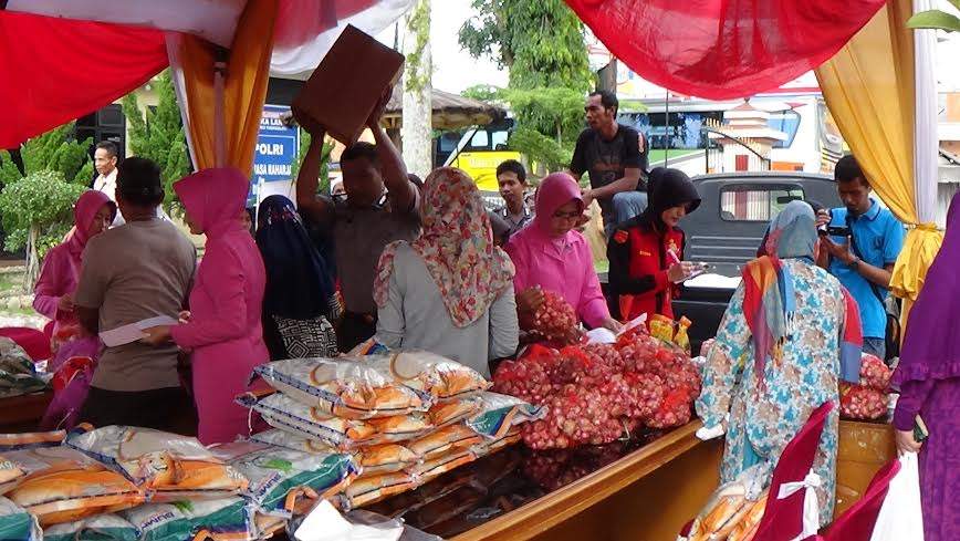 Polres Tasik Gelar Pasar Murah Guna Ringankan Beban Masyarakat