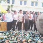 15.895 Miras dan 5.500 VCD Bajakan Dimusnahkan Jelang Puasa