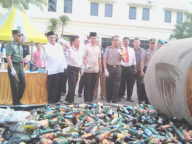 15.895 Miras dan 5.500 VCD Bajakan Dimusnahkan Jelang Puasa