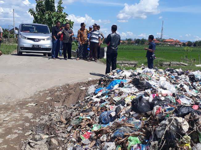 Terusik Sampah, Anggota Komisi V DPR RI Datang Ke Cirebon