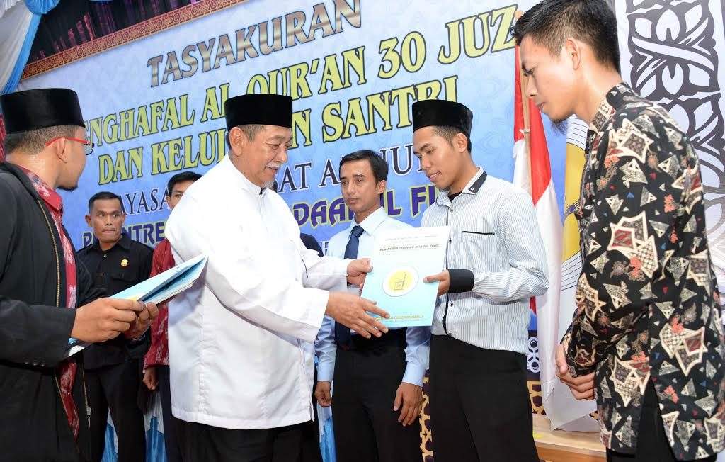 Pemprov Jabar Berkomitmen Perhatikan Pendidikan Hafidz Quran Pemprov Jabar Berkomitmen Perhatikan Pendidikan Hafidz Quran