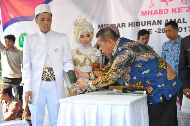 14 Pasangan Pengantin Disabilitas Menikah Massal di Gedung Sate