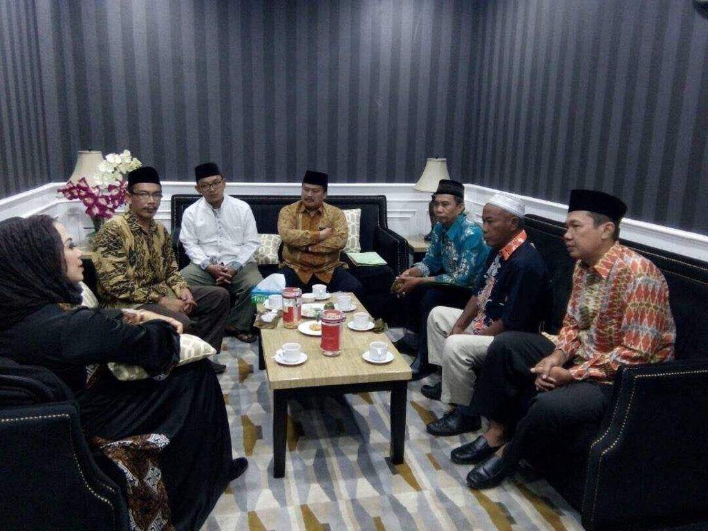 Ketua MUI Didaulat Hadir Di Istigosah Akbar Karawang Ketua MUI Didaulat Hadir Di Istigosah Akbar Karawang