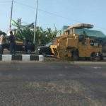 Pengaspalan Jembatan Cisanggarung Tanpa Papan Proyek?