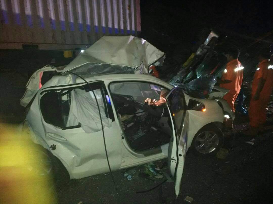 Kontainer Vs Bus Sebabkan Tabrakan Beruntun Di Tol Cipularang