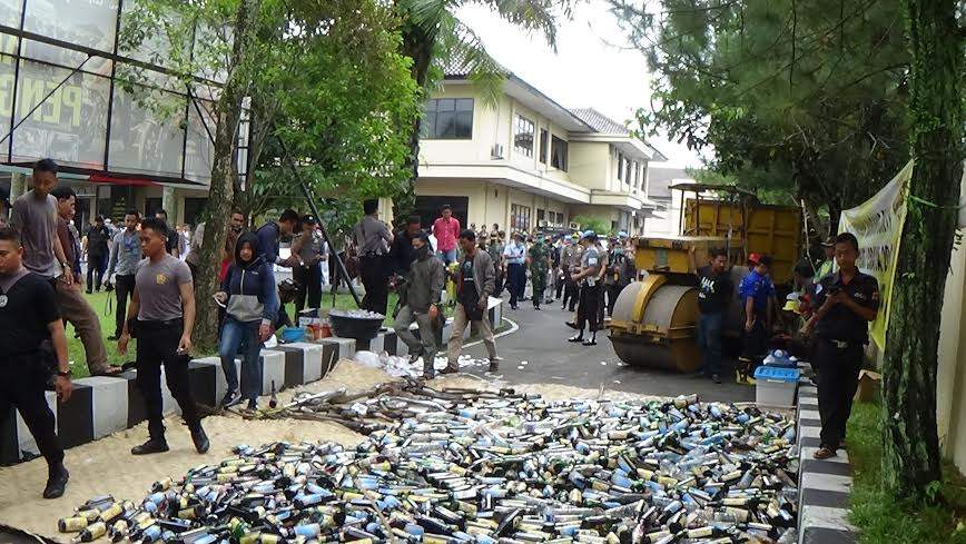 2 Ribu Botol Miras Dimusnahkan Polres Tasik Kota