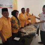 Sutrija 'Bujange Wong Cirebon' Resmi Daftar Bacabup Golkar