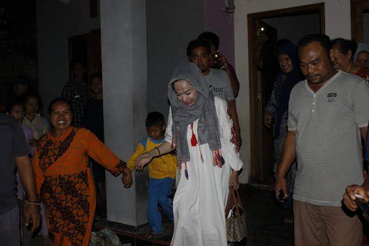 Dian Kunjungi Korban Kebakaran