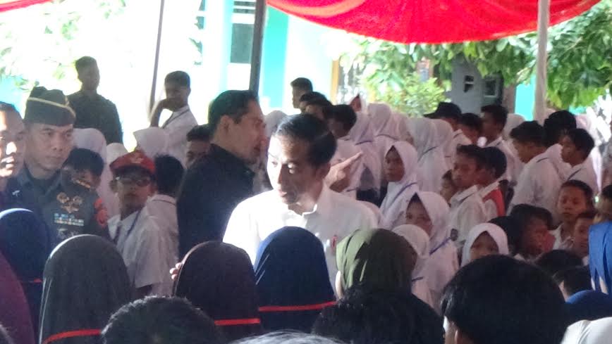 Jokowi Datang, Siswa Rela Tinggalkan Kelas Saat KBM Berlangsung