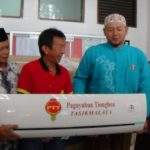 Paguyuban Tionghoa Sumbang AC Ke Masjid Agung