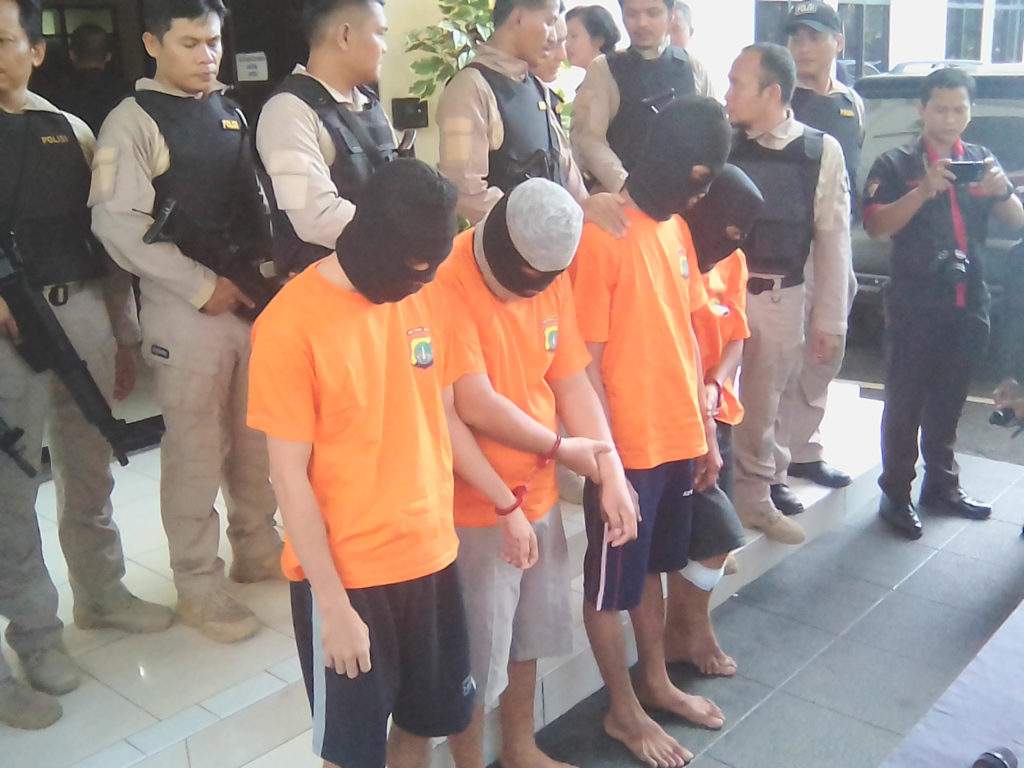 Komplotan Pelaku Curat Terhadap Nasabah Bank Bermodus Ban Kempes Berhasil Dibekuk