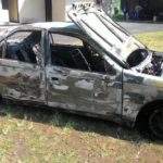 Si Jago Merah Melahap Habis Badan Mobil Sedan