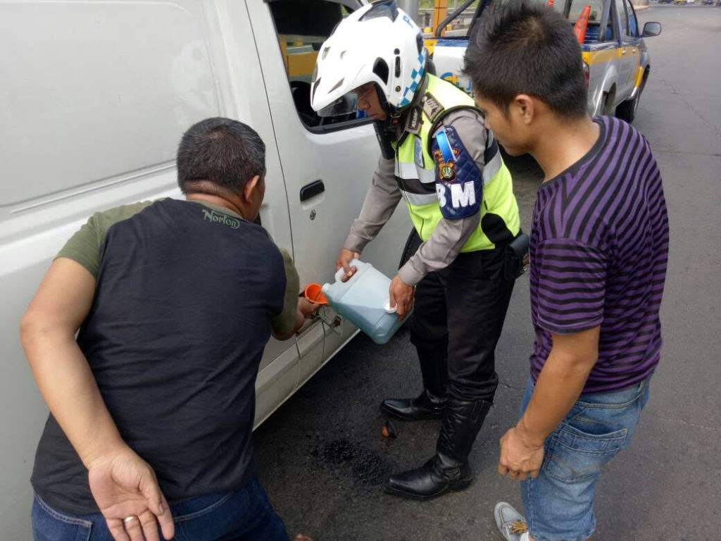 Pemudik Kehabisan Bensin, Begini Respon Satgas Lancar