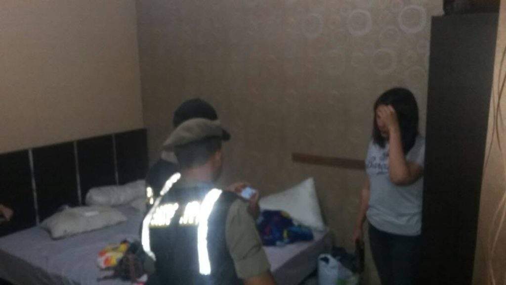 H-7 Satpol PP Kab Cirebon Amankan 19 Pasangan Mesum & 153 Botol Miras Isi