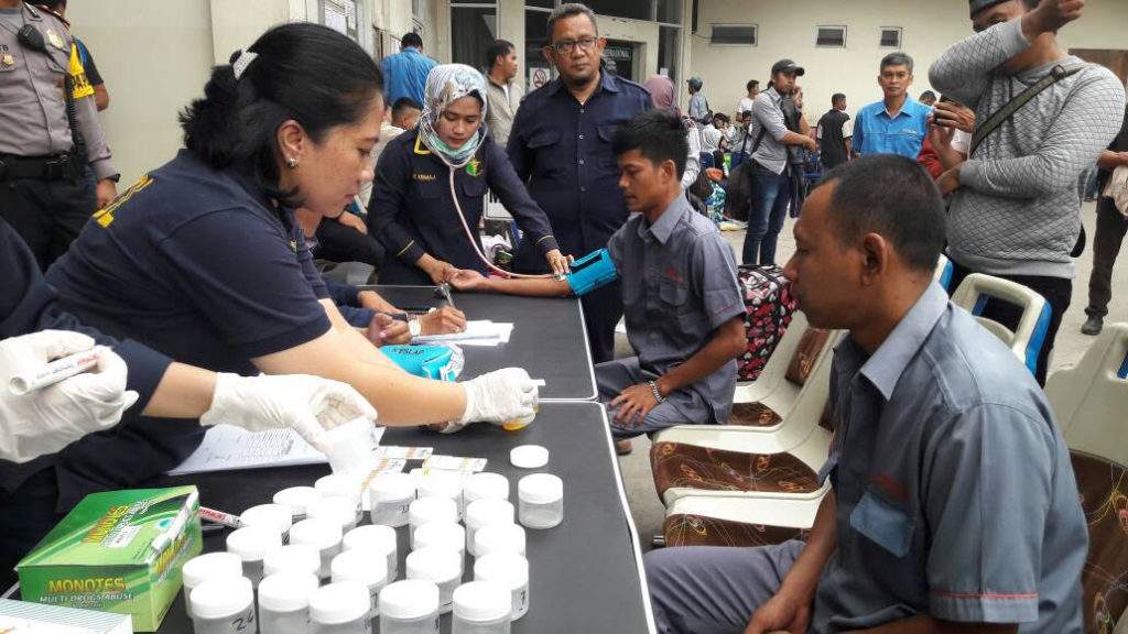 Unit Res Narkoba Polrestro Bekasi, Tes Urin Sopir PO. Bus Sinar Jaya
