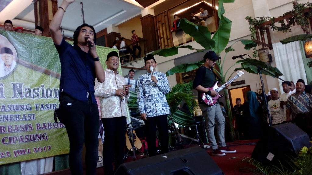 Charly dan Doel Sumbang Meriahkan Silatnas Alumni Cipasung Charly dan Doel Sumbang Meriahkan Silatnas Alumni Cipasung