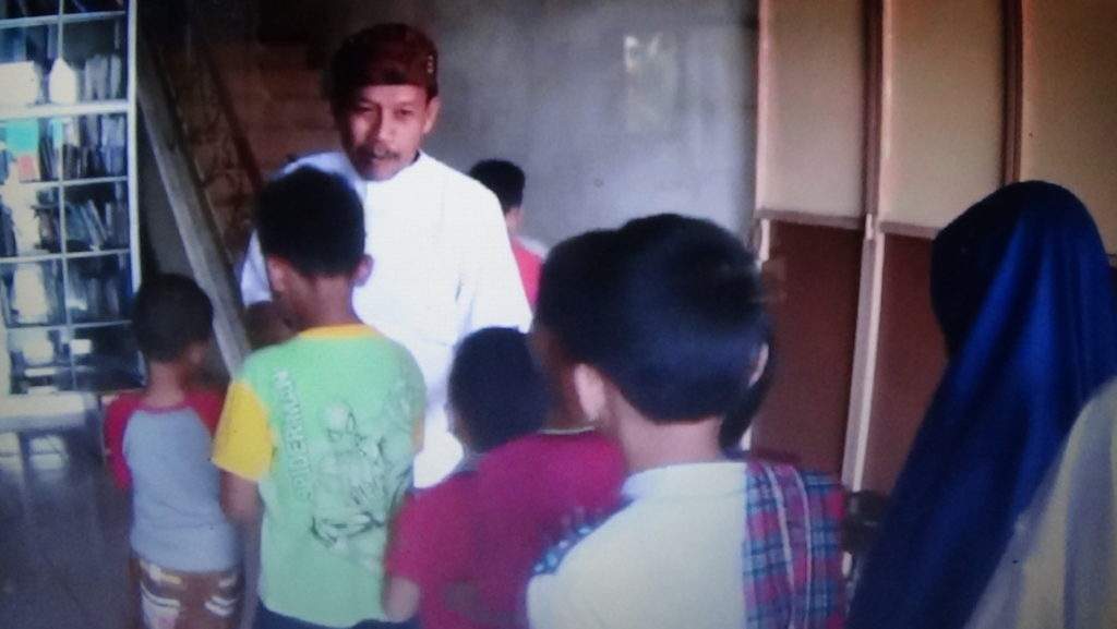 Jelang Tahun Ajaran Baru, Toko Perlengkapan Sekolah Gratis Diserbu Anak Yatim