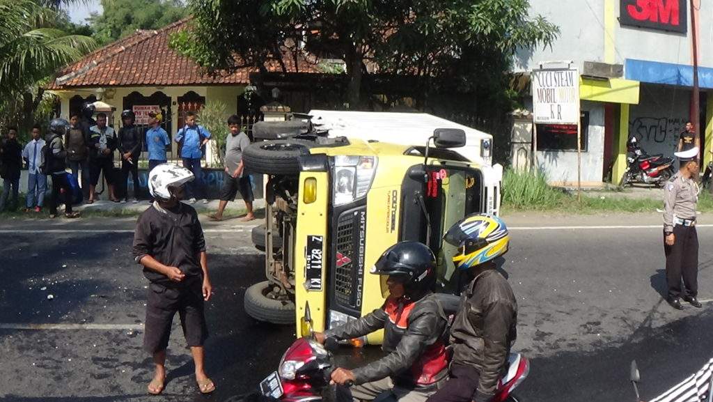 "Es Krim" Bikin Jalan Cikadongdong Tasik Macet Parah