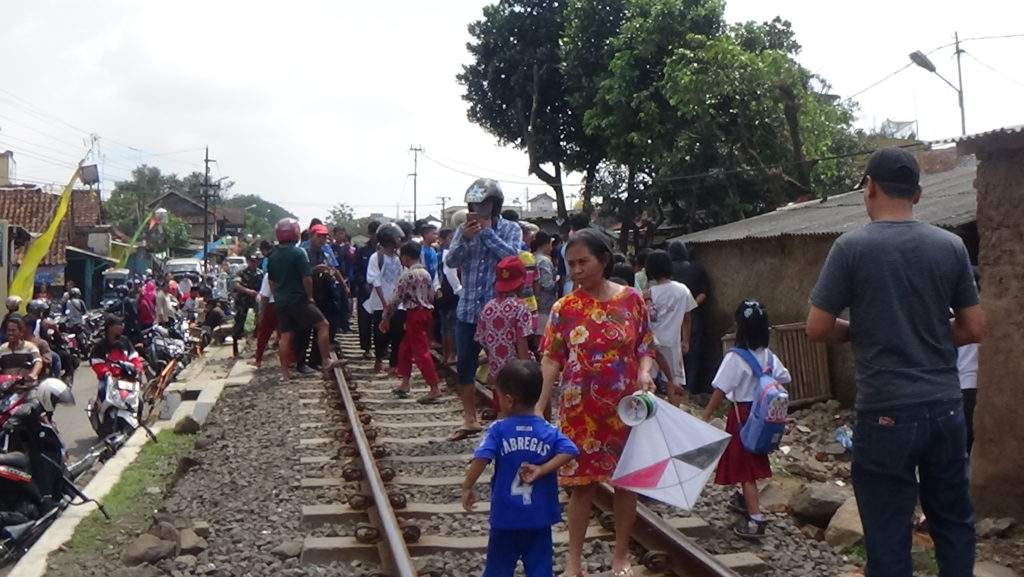 Sebelum Tabrak Nenek Dedeh, Kereta Bunyikan Klakson Agak Panjang