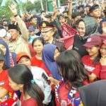 HUT Bhayangkara ke-71, Kapolres Dapat Kejutan dari Supporter Persika