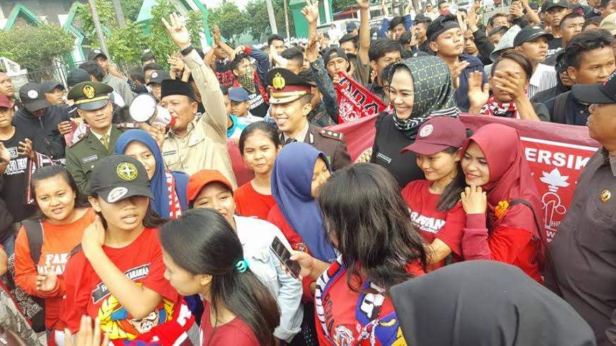 HUT Bhayangkara ke-71, Kapolres Dapat Kejutan dari Supporter Persika