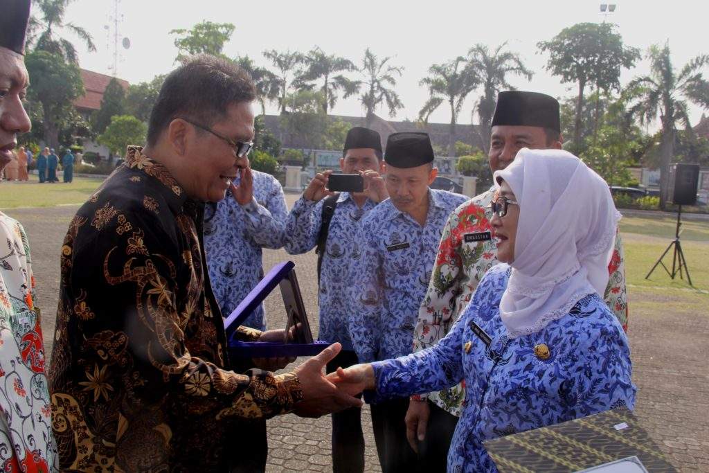 Meneguhkan Koperasi Bersaing Dengan Lembaga Lain