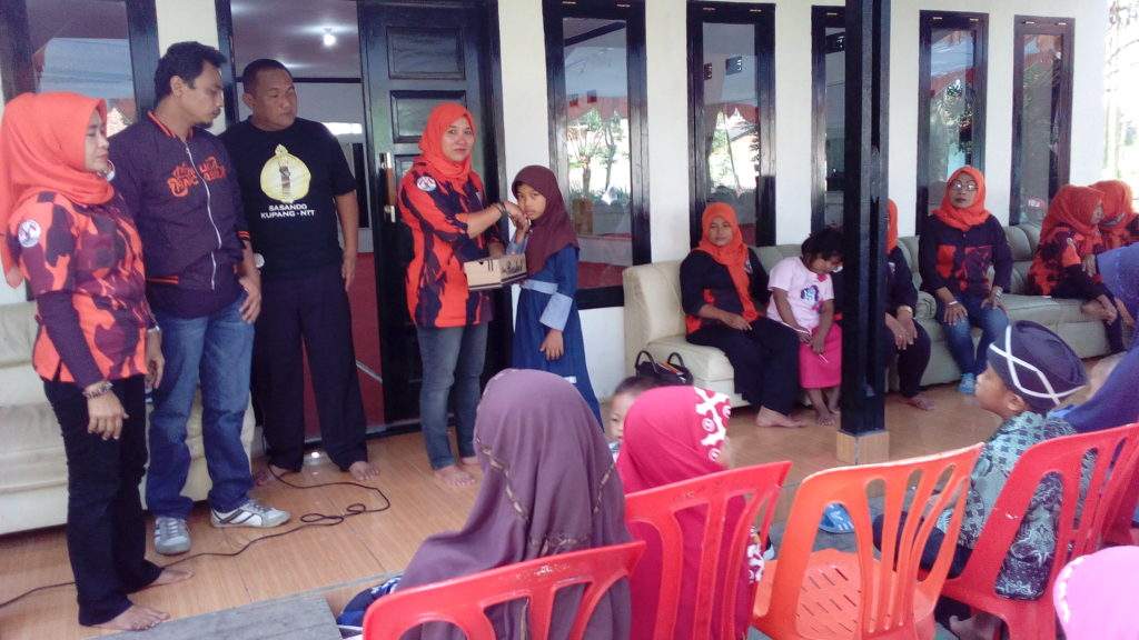Sunatan Masal Srikandi, Ajak Anak Yatim Belanja Langsung ke Pasar