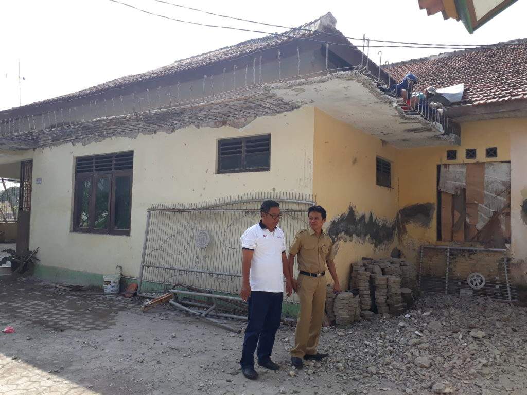 Kudukeras Rehab Gapura & Balai Desa