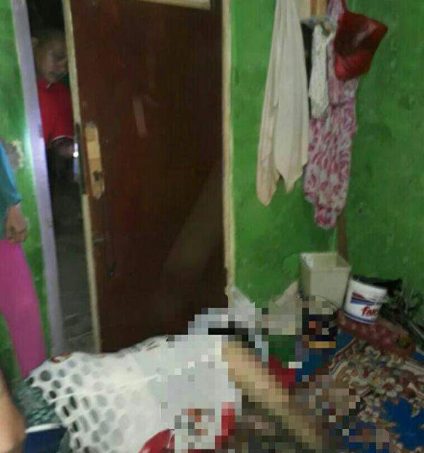 Perempuan Paruh Baya Ditemukan Tewas Dalam Rumah Perempuan Paruh Baya Ditemukan Tewas Dalam Rumah