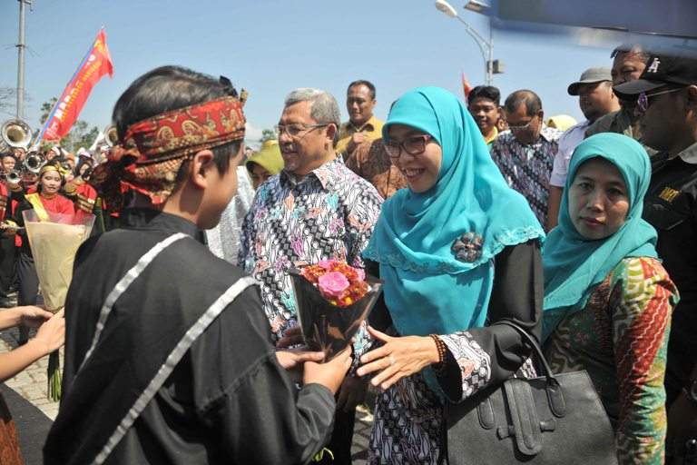 Marak Kasus Bunuh Diri, Netty Ingatkan Pentingnya Interaksi Dalam Keluarga Marak Kasus Bunuh Diri, Netty Ingatkan Pentingnya Interaksi Dalam Keluarga