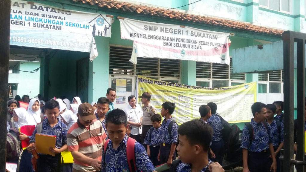 Warga Dan Kades Geruduk SMPN 1 Sukatani