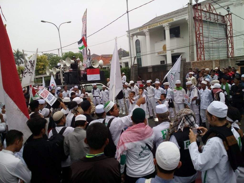 Ribuan Umat Islam Karawang “Aksi Penjarakan Aking”