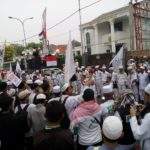 Ribuan Umat Islam Karawang “Aksi Penjarakan Aking”