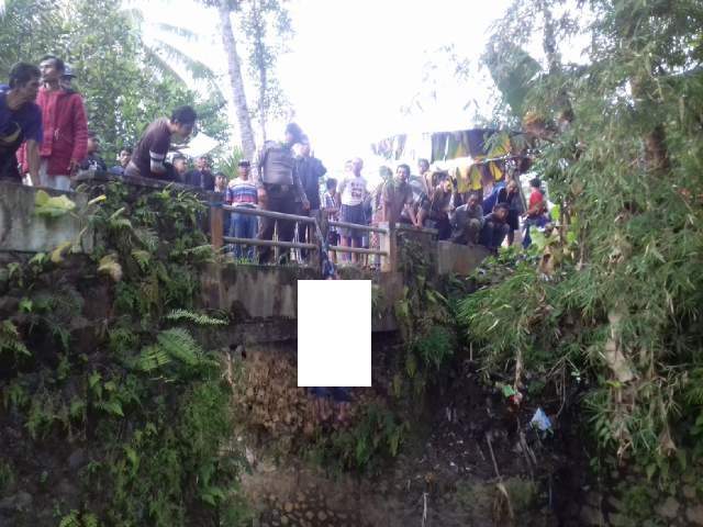 Mayat Menggantung Di Jembatan Hebohkan Warga Purwasari Tasik