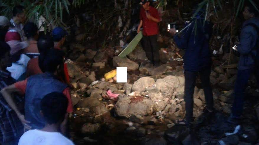 Dua Bocah Ditemukan Bersimbah Darah Di Aliran Sungai Ciloseh, Satu Tewas Dua Bocah Ditemukan Bersimbah Darah Di Aliran Sungai Ciloseh, Satu Tewas